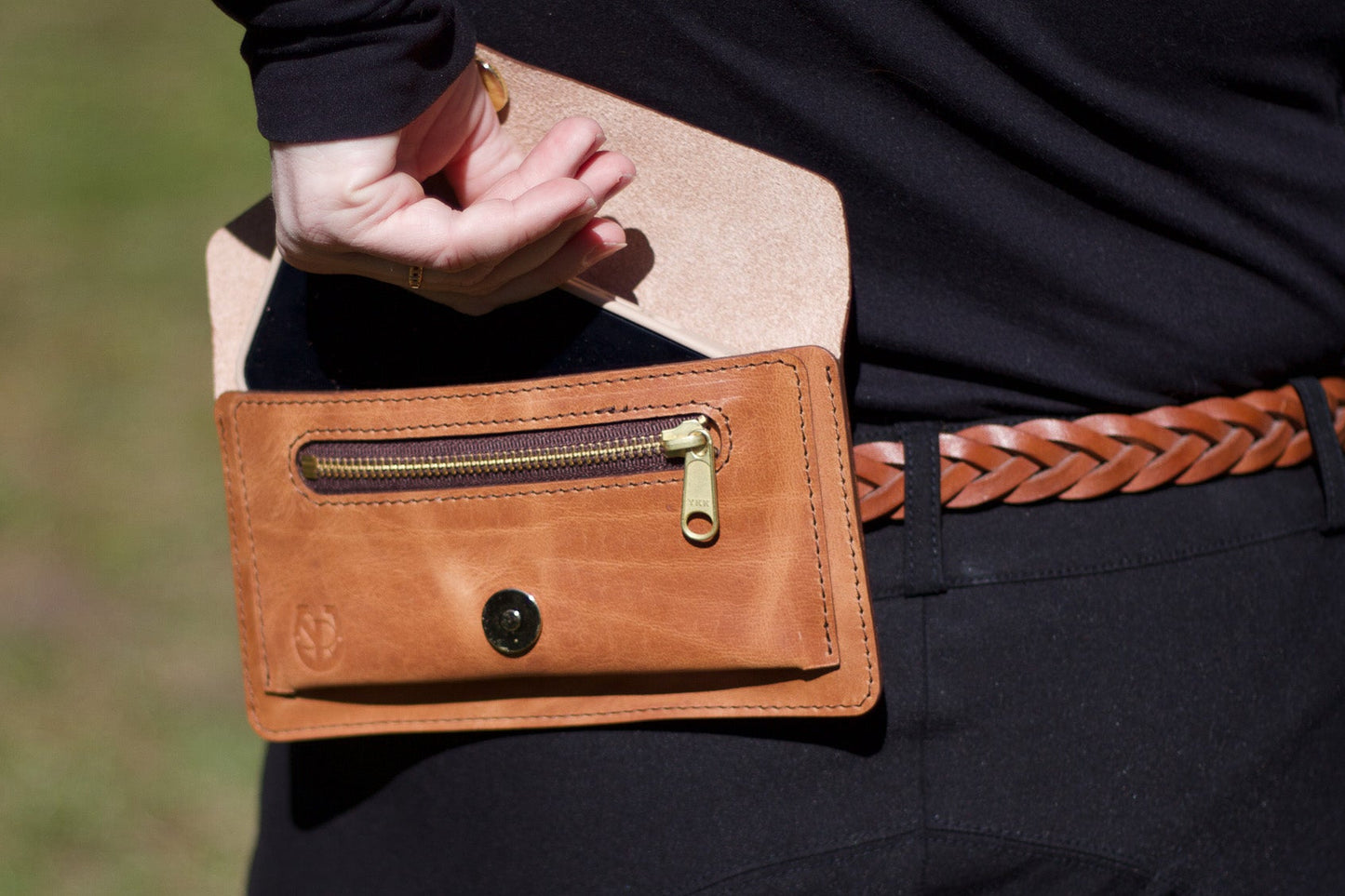 Tan Leather Belt Bag – Equestrian Phone Holder for Riding & Everyday Wear